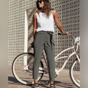 ATHLETA SKYLINE PAPER BAG WAIST ARBOR OLIVE PANTS size 6
